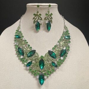 Green with White Cluster Jewelry Necklace Pierced Dangle Earrings New